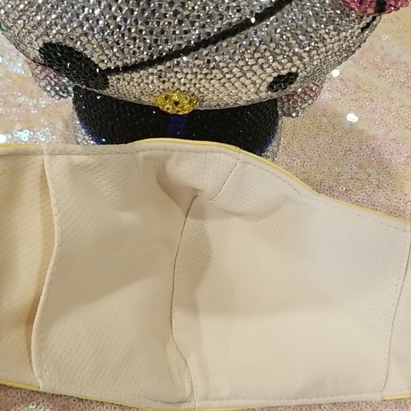 Hello Kitty Soft Face Mask - Picture 5 of 7